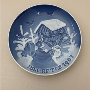 Vintage 1967 Bing & Grøndahl Christmas Plate — “Feeding the Birds” — No Box